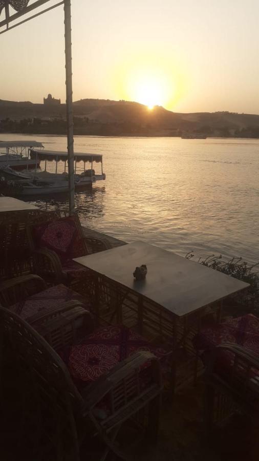 Kafana Guest House Nile View Aswan Bagian luar foto