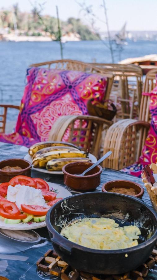 Kafana Guest House Nile View Aswan Bagian luar foto